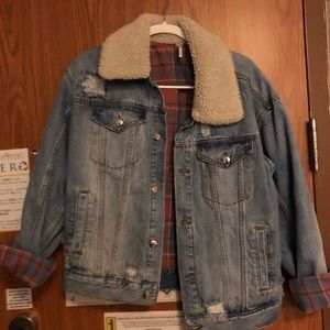 FREE PEOPLE JEAN JACKET W/ FUR COLLAR